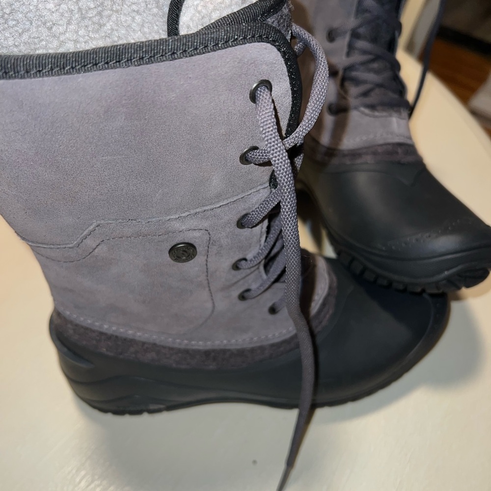 The North Face Women's Gray and Black Winter Boots